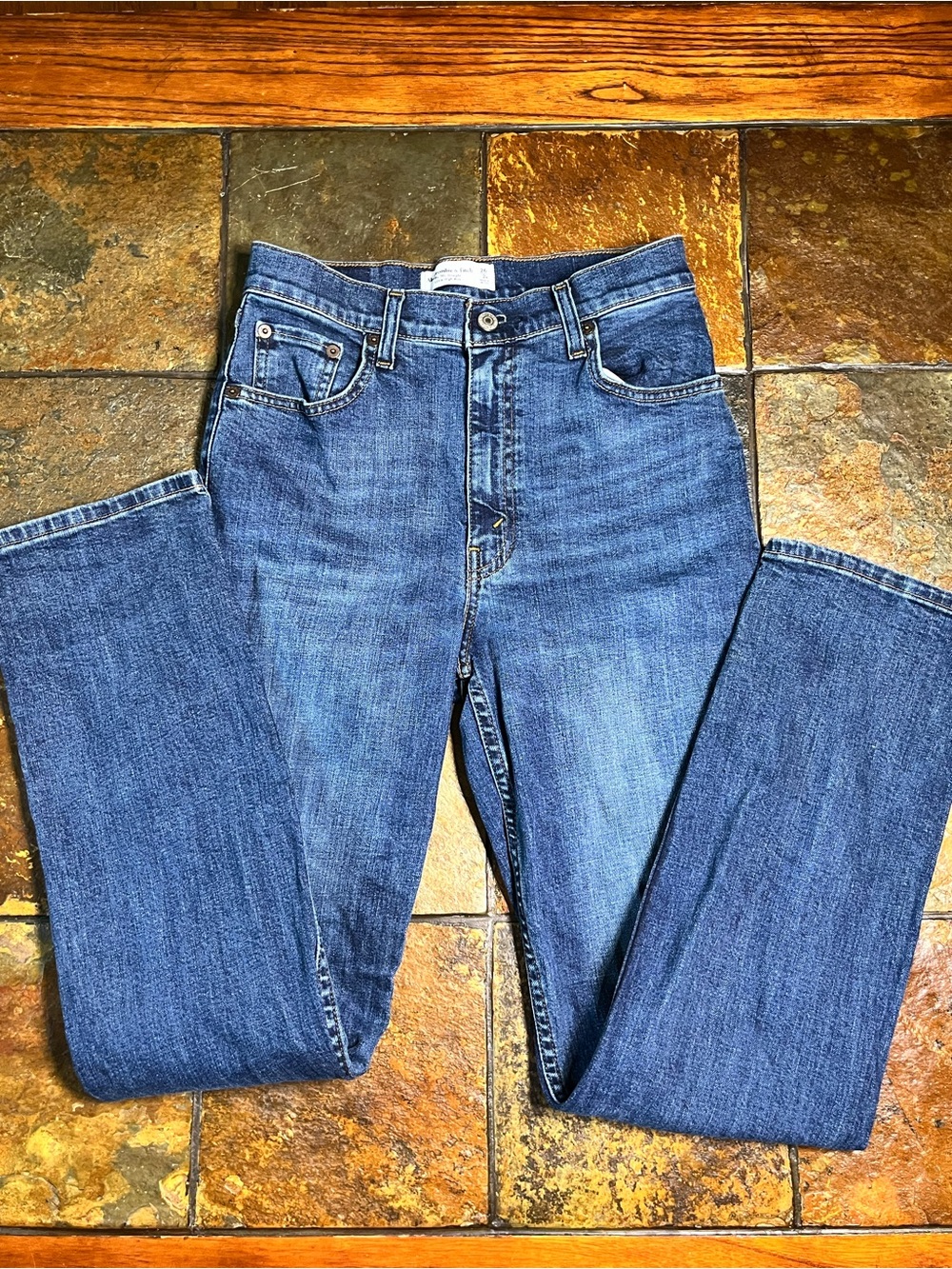 Abercrombie & Fitch
"The '90s Straight Ultra High Rise" jeans Size 26